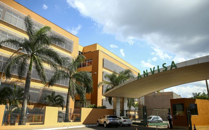 Anvisa determina recolhimento de lotes de antibióticos