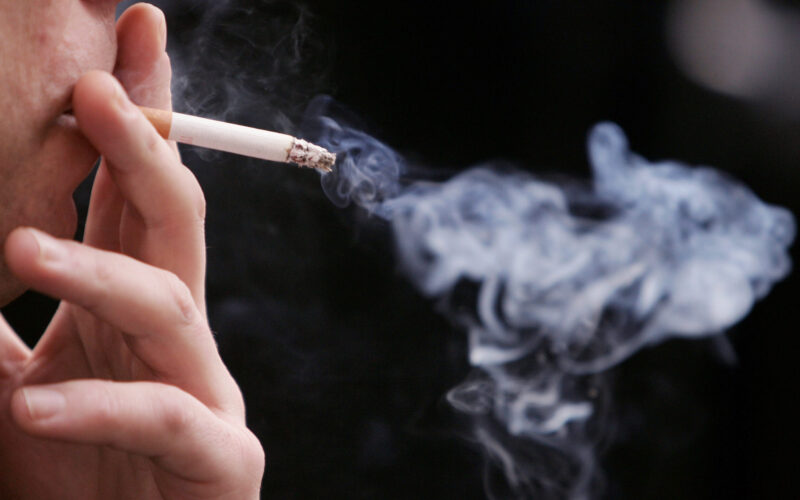 Tabagismo é maior entre jovens de 16 a 24 anos, alerta pesquisa