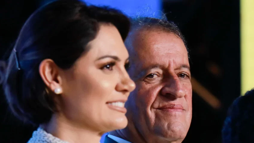 Michelle Bolsonaro deixa comando do PL Mulher e alega necessidade de cuidar da família