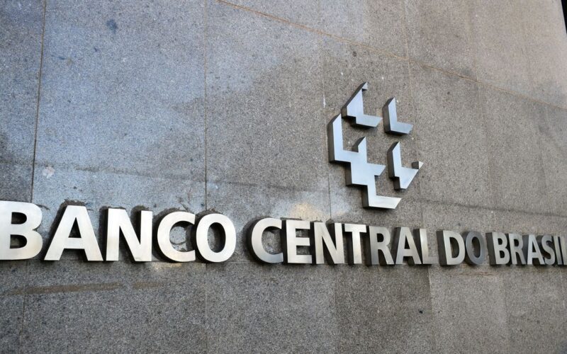 Mercado eleva previsão da inflação para 4,99% e reduz estimativa do PIB em 2026
