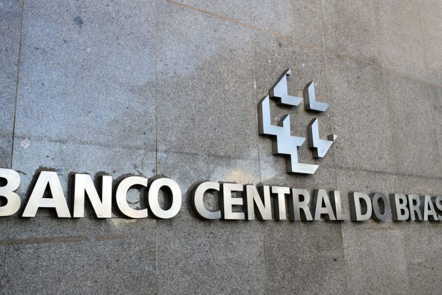 Mercado eleva previsão da inflação para 4,99% e reduz estimativa do PIB em 2026