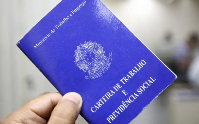 Desemprego cai para 5,3%, o menor para o trimestre terminado em julho