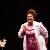Stand up comedy de Cacau Protásio chega ao Teatro Goiânia