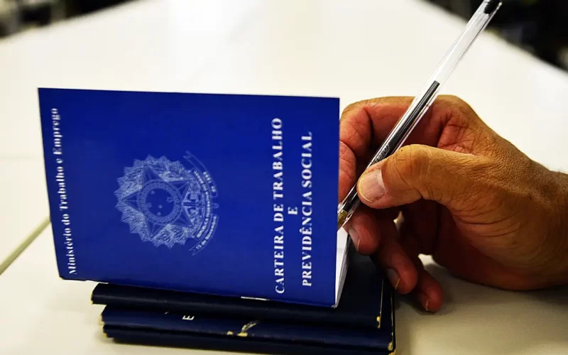 Saldo de empregos supera 11,6 mil vagas
