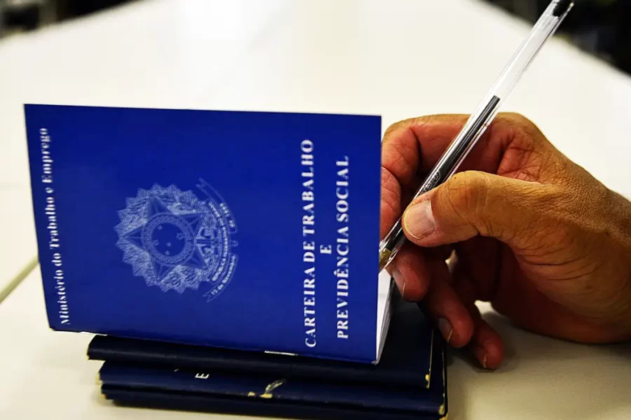 Saldo de empregos supera 11,6 mil vagas