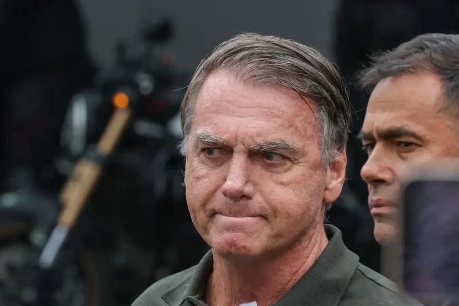 Prisão domiciliar de Bolsonaro chega ao fim e Moraes analisa permanência do benefício