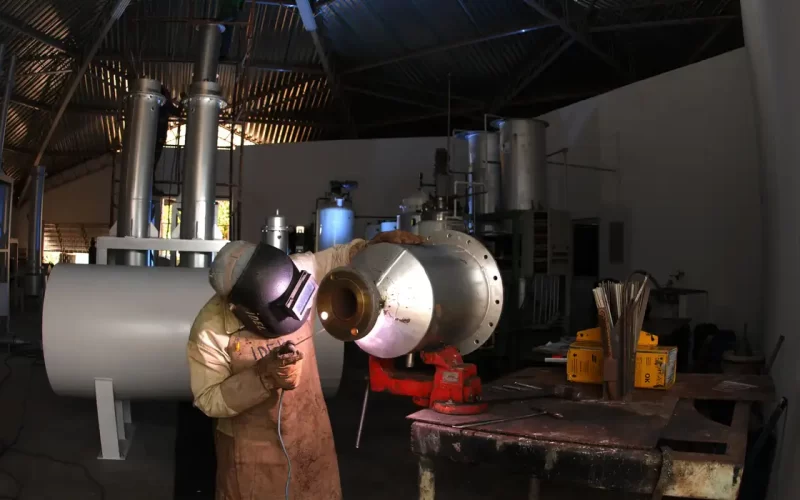 Faturamento da indústria sobe 2,3% em janeiro, mas está abaixo de 2025