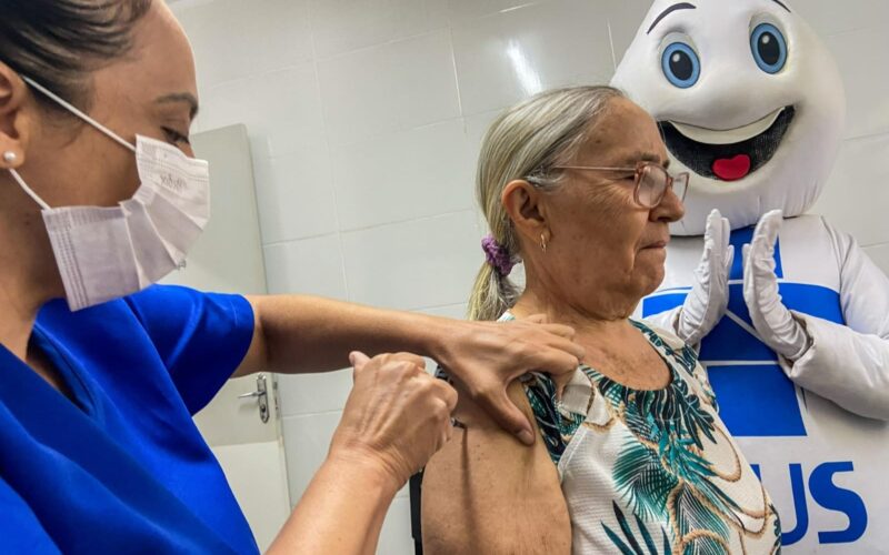 Estudo aponta que vacina contra VSR reduz em 75% as internações de idosos