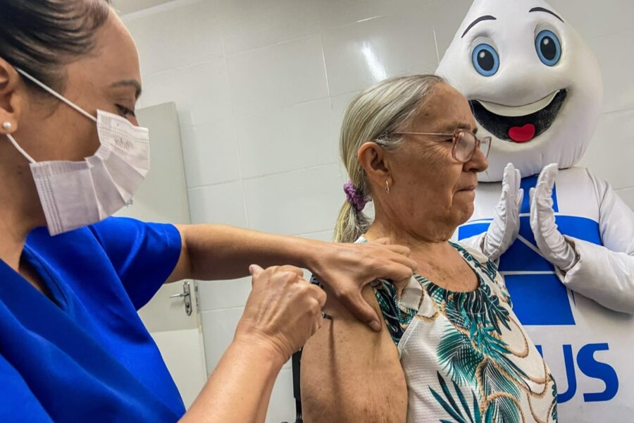Estudo aponta que vacina contra VSR reduz em 75% as internações de idosos