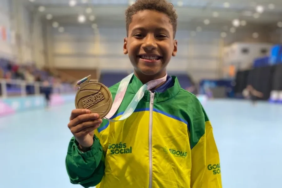 Atleta goiano da patinação artística representa Brasil na Alemanha