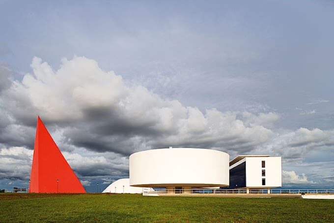 Oscar Niemeyer recebe Feira de Arte Goiás 2026