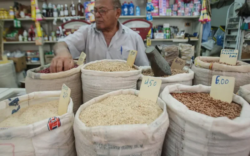 Mercado eleva previsão da inflação para 4,89% este ano