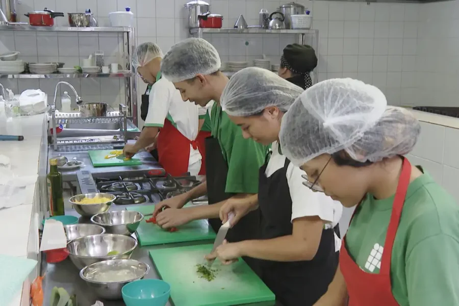 Desemprego até maio cai para 5,6%, o menor já registrado no período