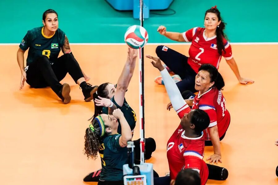Brasil avança invicto às oitavas do Mundial de vôlei sentado e entra em quadra nesta terça-feira