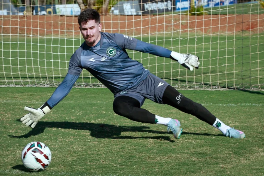 Goleiro Tadeu inicia transição física e pode reforçar o Goiás já em agosto