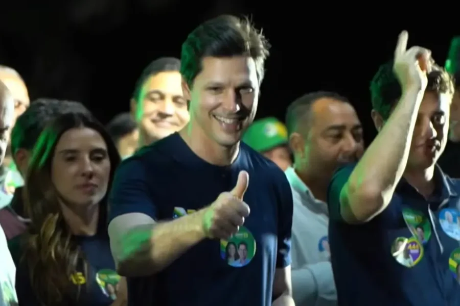 No primeiro comício da campanha, Daniel destaca avanços no Entorno e projeta Caiado na Presidência