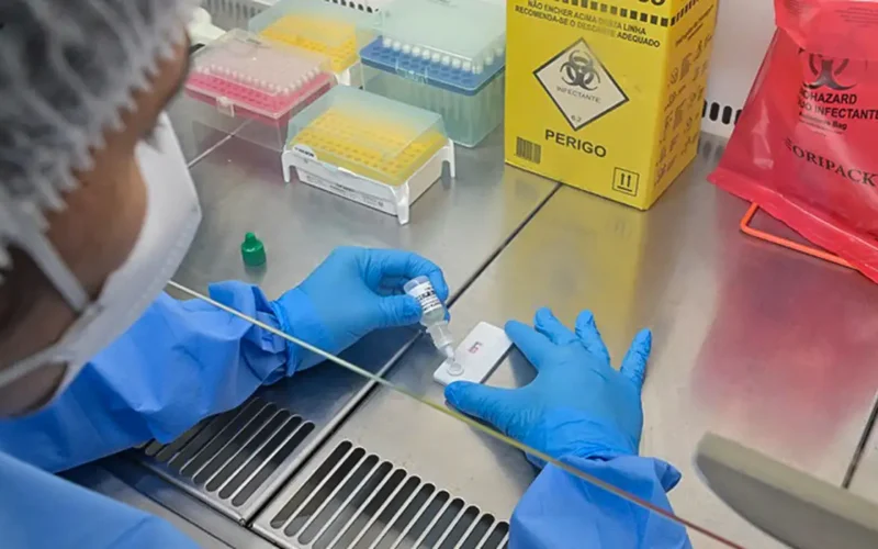 Anvisa atualiza regras sobre controle de qualidade em laboratórios
