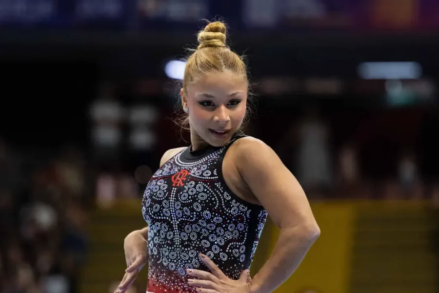 Flávia Saraiva fatura ouro na trave e no solo no Campeonato Brasileiro