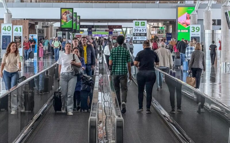 Setor de serviços fica estável em junho e sobe 2% no 1º semestre