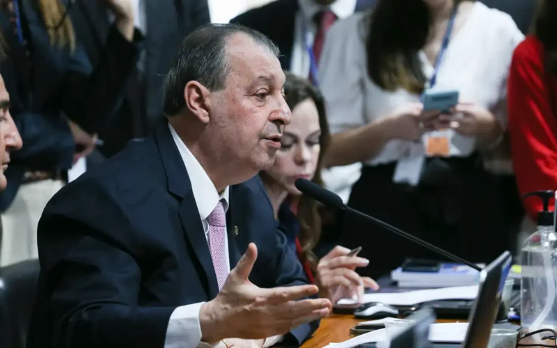 Relator da CCJ do Senado vota a favor da PEC do fim da escala 6×1