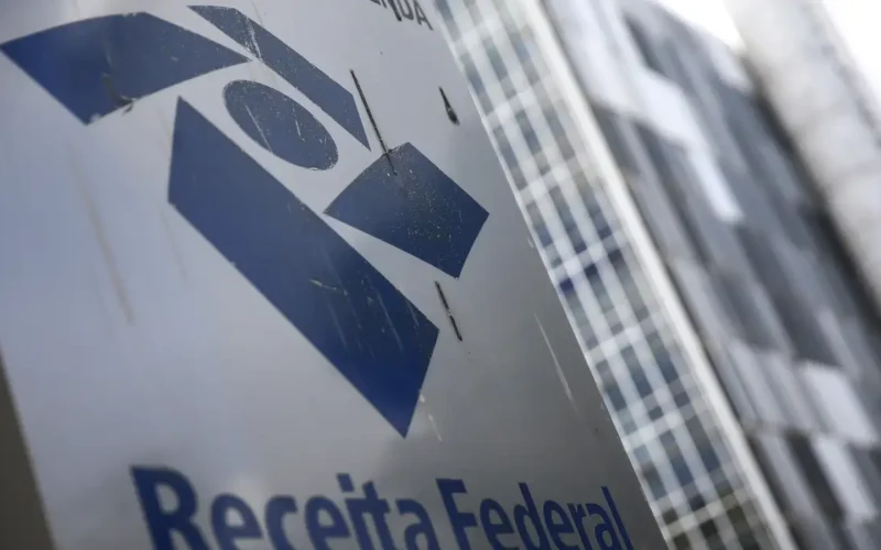 Receita paga nesta segunda último lote de restituição do IR 2026