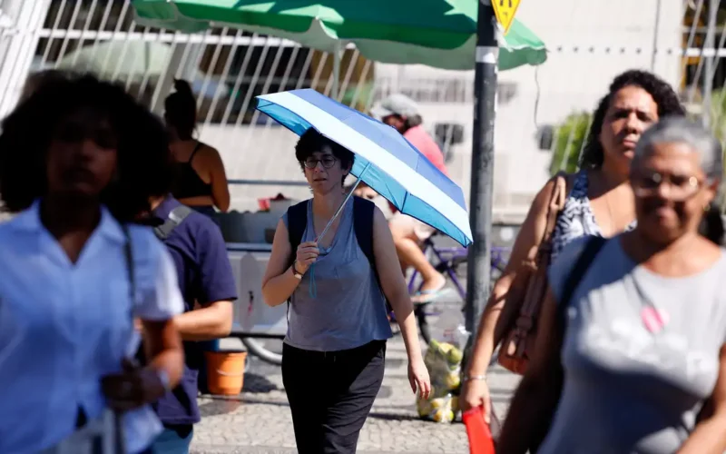 Salário mínimo deverá subir para R$ 1.741 em 2027