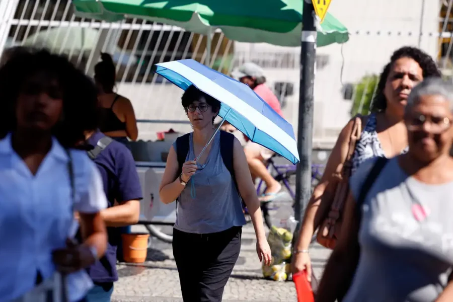 Salário mínimo deverá subir para R$ 1.741 em 2027