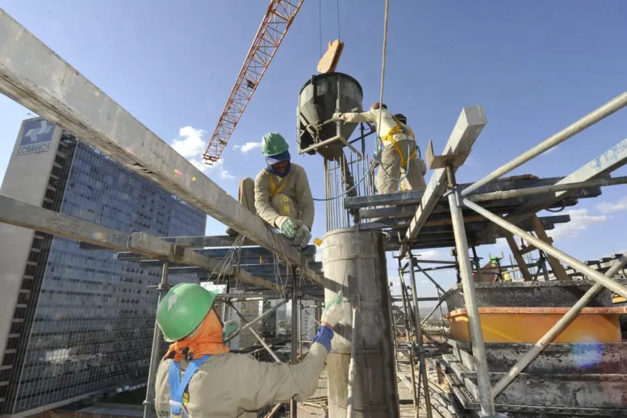 Brasil cria 165,8 mil postos de trabalho em agosto, aponta Caged