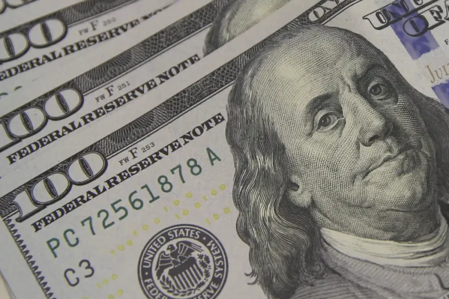 Dólar cai a R$ 5,08 e atinge menor valor em um mês