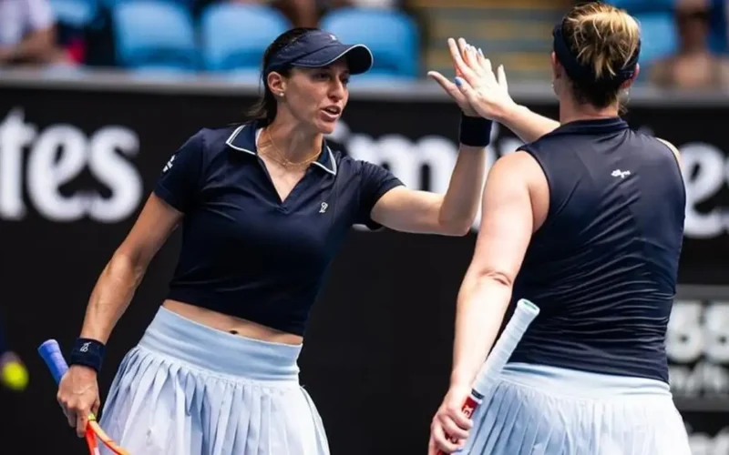 Dupla de Luisa Stefani vence estreia e avança à 2ª rodada do US Open