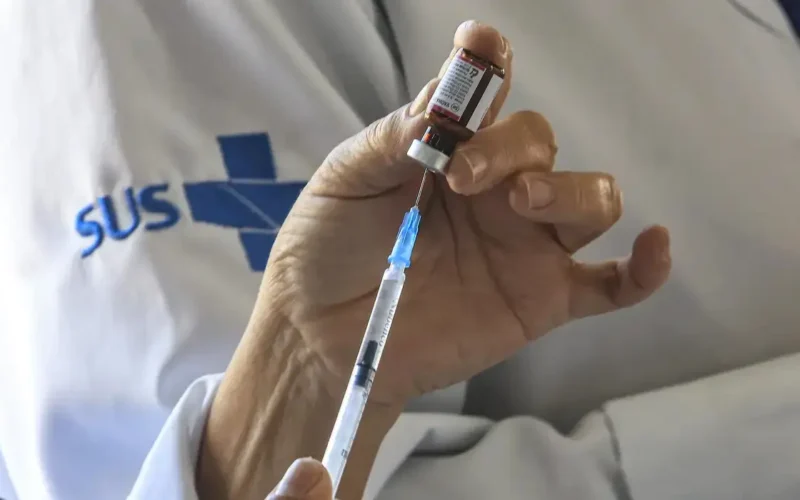 SUS passa a oferecer vacina contra pneumonia para pessoas com 85 anos ou mais