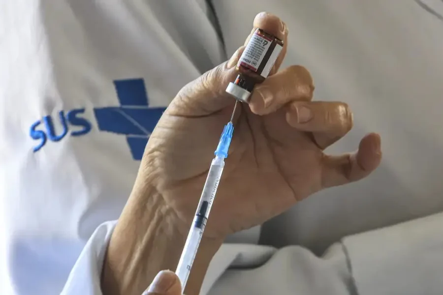 SUS passa a oferecer vacina contra pneumonia para pessoas com 85 anos ou mais