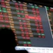Dólar cai a R$ 5, e bolsa sobe quase 8% após primeiro turno