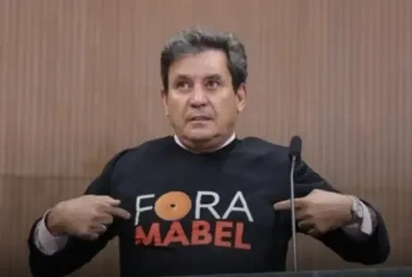 Clécio Alves vira réu por declarações contra Sandro Mabel; pena pode chegar a cinco anos