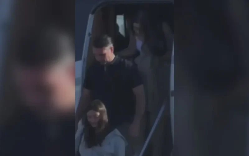Flávio Bolsonaro chega aos Estados Unidos com a família após deixar o Brasil