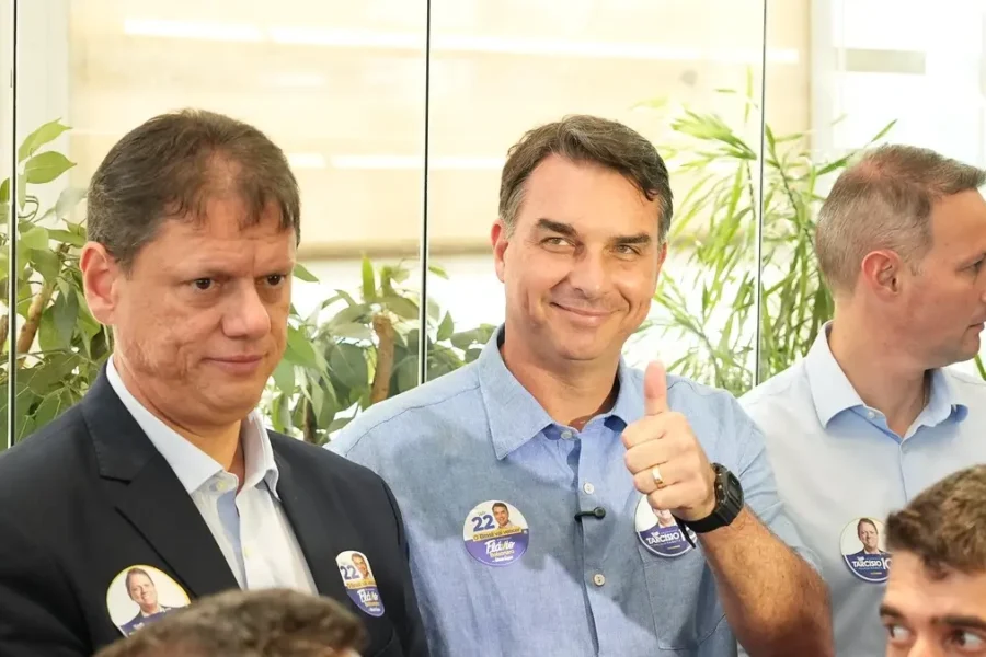 PL articula proposta alternativa para barrar PEC do fim da escala 6×1 caso Flávio Bolsonaro seja eleito