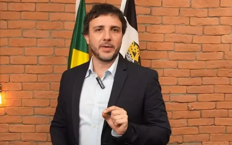 Renan Santos desiste de novo recurso e planeja protesto em frente à Globo durante debate