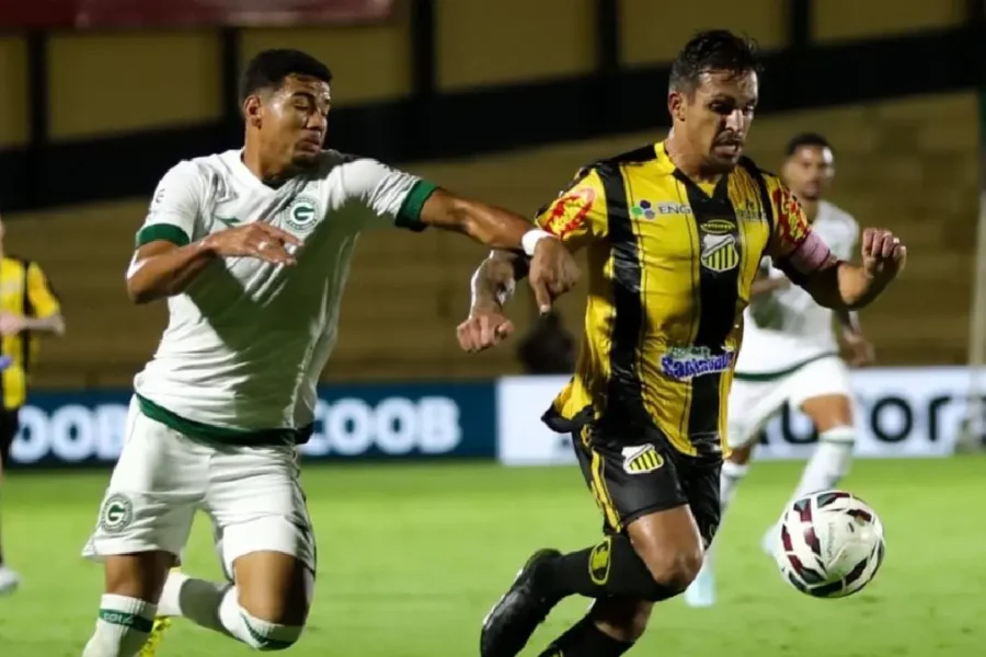 Goiás perde pênalti e é goleado pelo Novorizontino na Série B