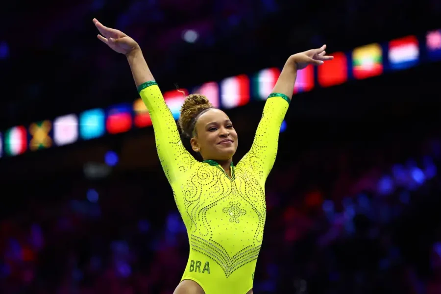 Rebeca, Flavinha e Lorrane avançam às finais do Mundial de Ginástica